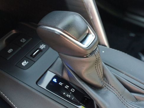 Used 2024 Toyota Venza Nightshade image 12