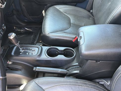Used 2016 Jeep Wrangler Unlimited Rubicon w/ Connectivity Group AWD/4WD image 26