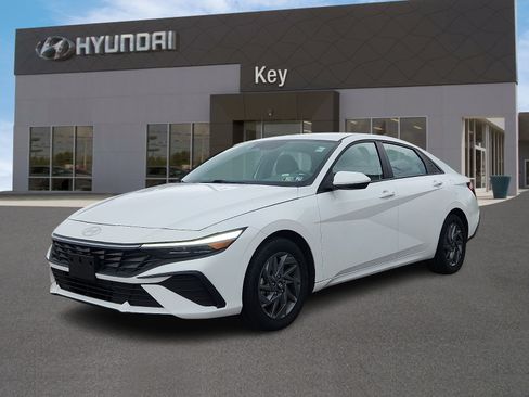 Certified 2024 Hyundai Elantra SEL FWD image 7