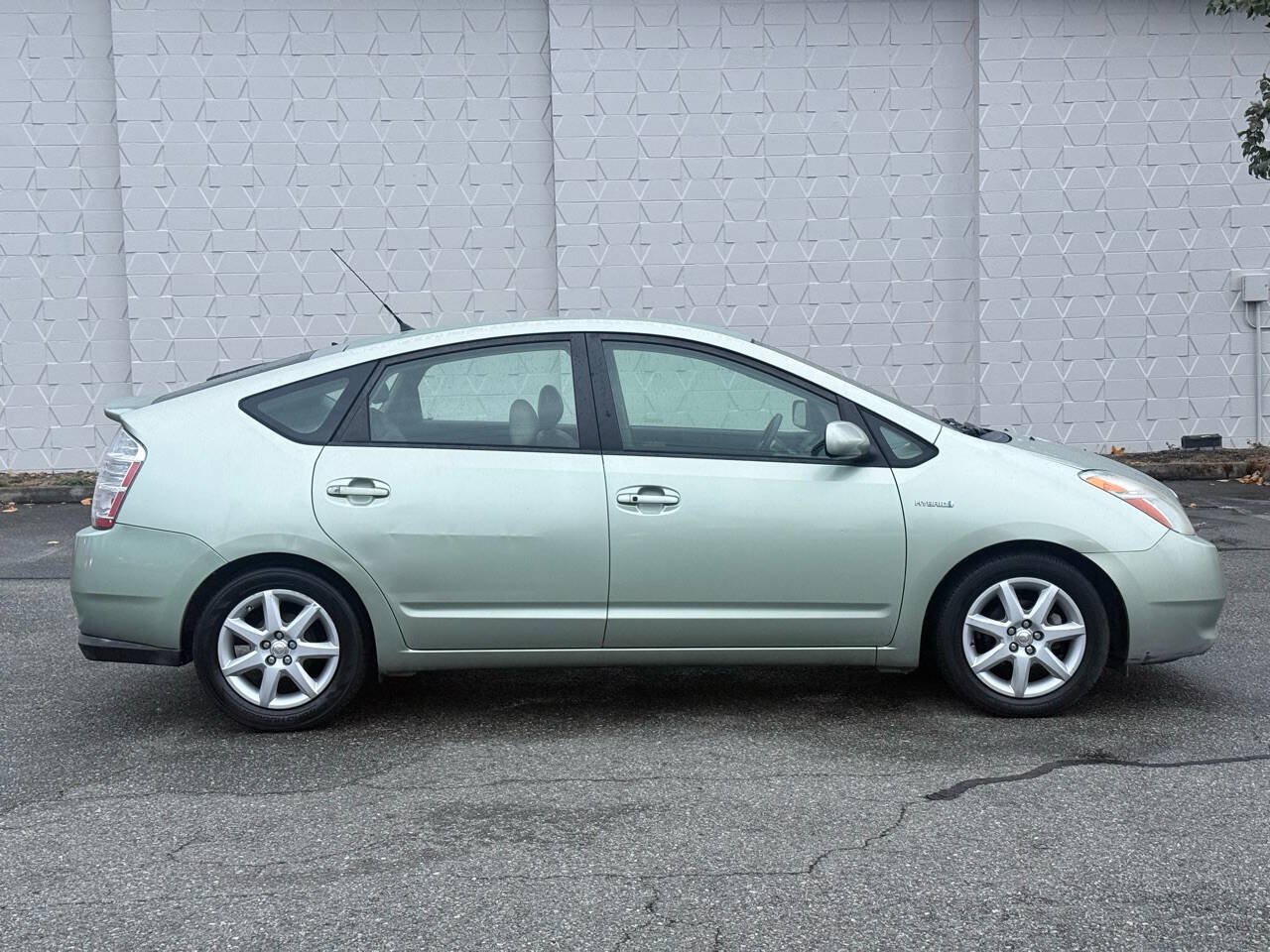 Used 2007 Toyota Prius Touring w/ Pkg 6 Touring Edition FWD image 4