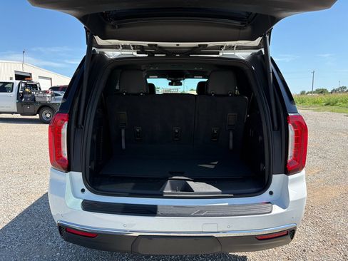 Used 2024 GMC Yukon SLT RWD image 24