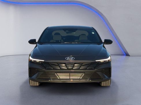 Certified 2025 Hyundai Elantra Sport image 3