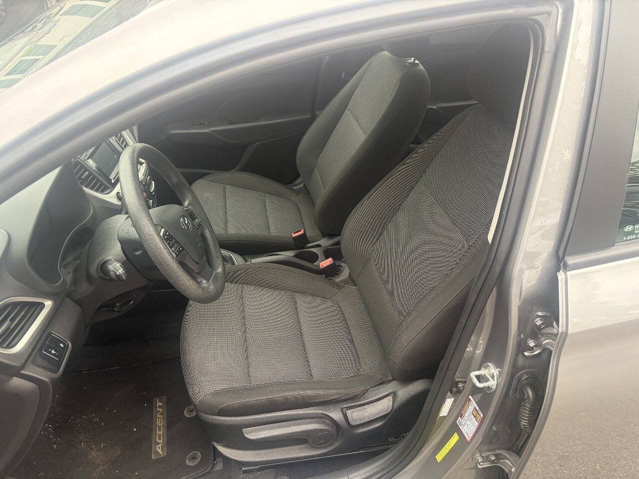 Used 2022 Hyundai Accent SE FWD image 14