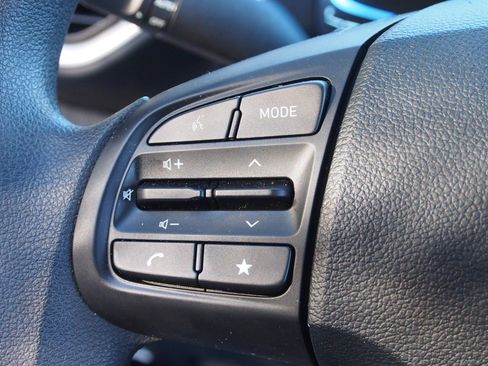 Used 2025 Hyundai Venue SE image 22