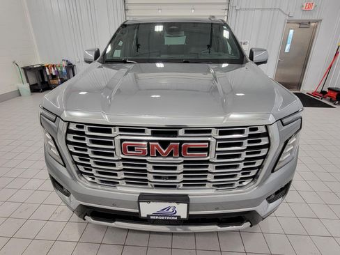 Used 2025 GMC Yukon XL Denali AWD/4WD image 13