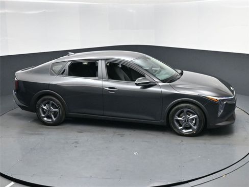 New 2025 Kia K4 LXS image 7