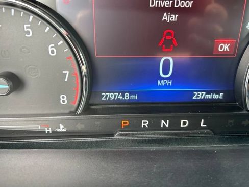 Used 2023 Ford Explorer XLT AWD/4WD image 9