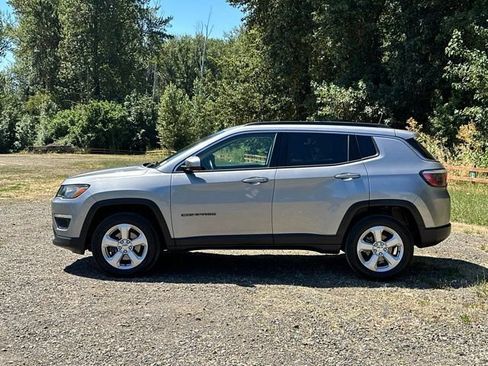Used 2018 Jeep Compass Latitude w/ Popular Equipment Group AWD/4WD image 5