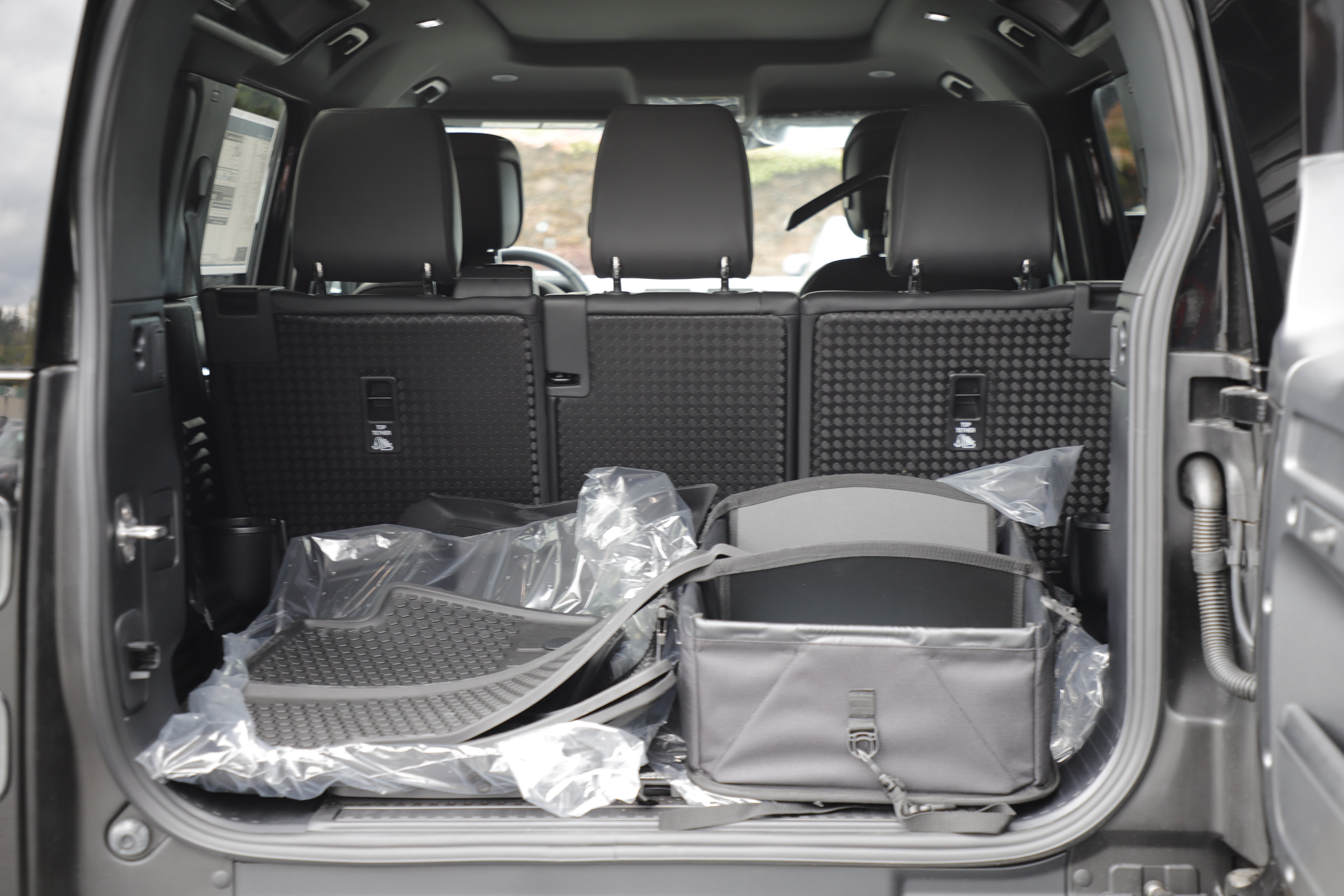 New 2026 Land Rover Defender 110 X-Dynamic SE AWD/4WD image 12