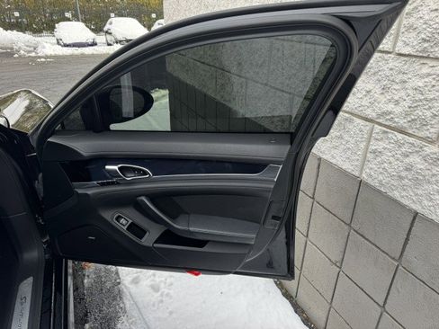 Used 2016 Porsche Panamera 4S image 34