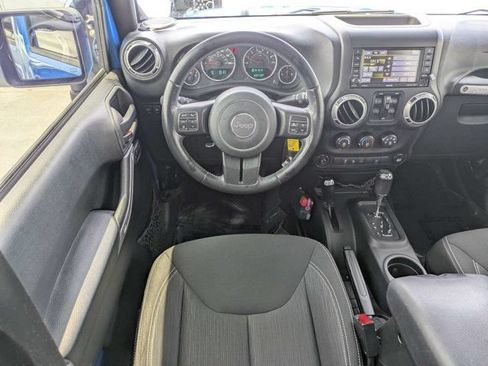 Used 2015 Jeep Wrangler Unlimited Rubicon w/ Connectivity Group AWD/4WD image 16