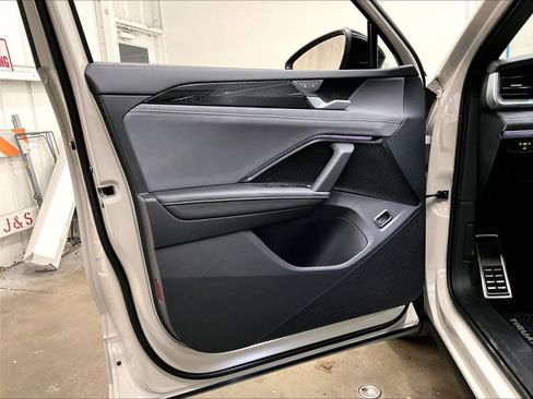 New 2026 Volkswagen Tiguan SE R-Line image 24