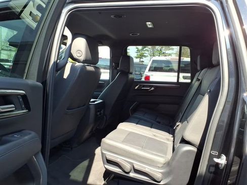 Used 2025 Chevrolet Suburban LT AWD/4WD image 18