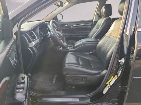 Used 2016 Toyota Highlander Limited Platinum AWD/4WD image 11