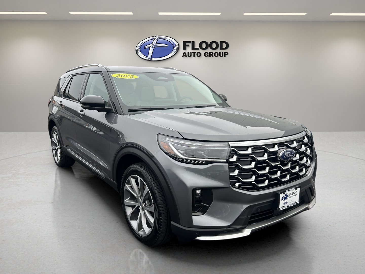 Used 2025 Ford Explorer Platinum w/ Ultimate Package AWD/4WD image 1