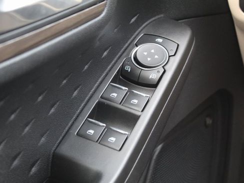 Used 2020 Ford Escape Titanium image 21