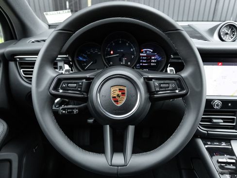 Certified 2026 Porsche Macan AWD/4WD image 13