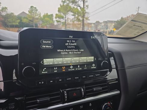 Used 2025 Nissan Pathfinder SL image 23