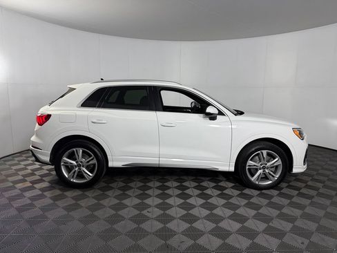 Used 2022 Audi Q3 2.0T Premium w/ Convenience Package AWD/4WD image 9
