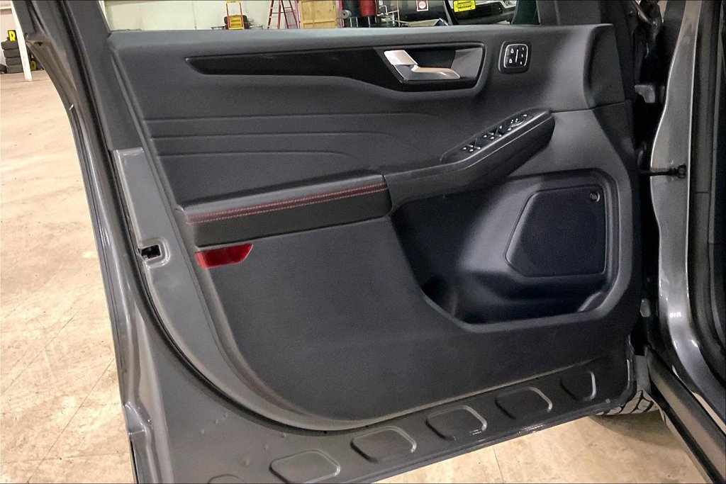 Certified 2022 Ford Escape SEL w/ SEL Stealth AWD Package image 22