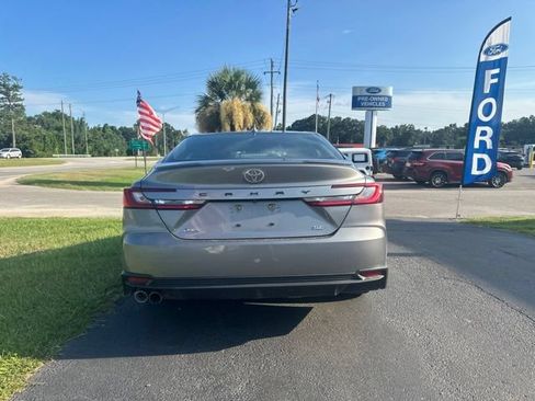 Used 2025 Toyota Camry SE FWD image 5