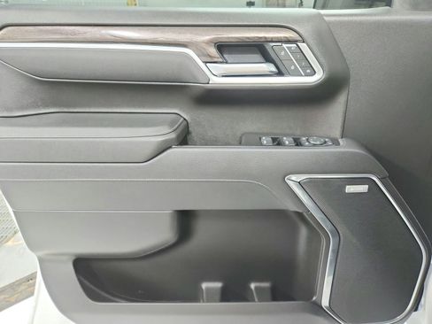 Used 2025 Chevrolet Silverado 1500 LTZ AWD/4WD image 38