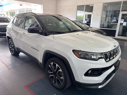Used 2023 Jeep Compass Limited AWD/4WD image 3