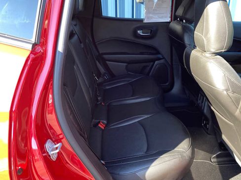 Used 2021 Jeep Compass Latitude image 34