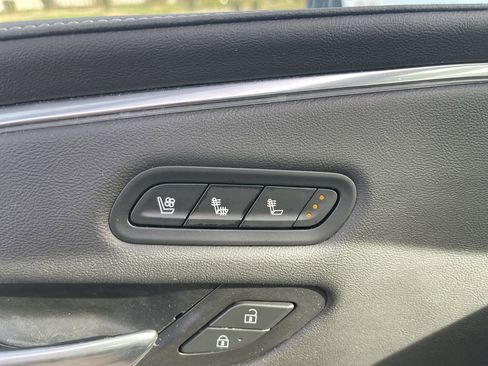 Used 2022 Cadillac Escalade Premium Luxury image 21