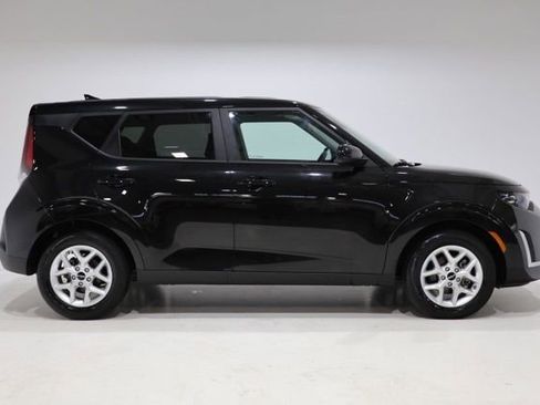 Used 2025 Kia Soul LX FWD image 9