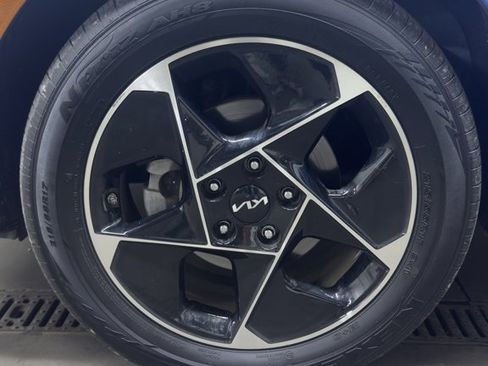 Used 2024 Kia Soul EX image 9