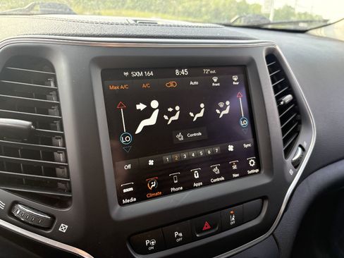Used 2023 Jeep Cherokee Altitude Lux AWD/4WD image 37