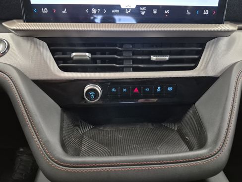 Certified 2025 Ford Explorer Active RWD image 31