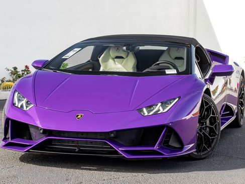 Used 2024 Lamborghini Huracan EVO image 2