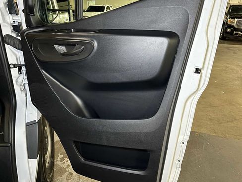 Used 2025 Mercedes-Benz Sprinter 2500 image 9