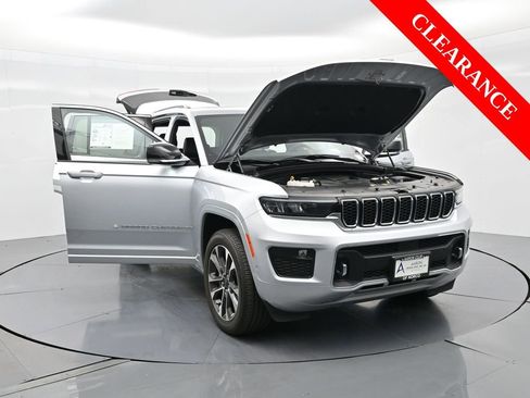Used 2023 Jeep Grand Cherokee Overland image 32