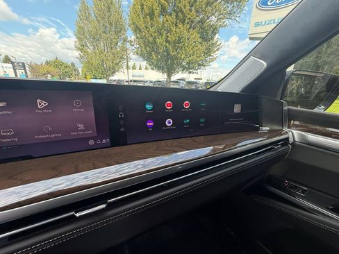 Used 2025 Cadillac Escalade Sport Platinum w/ LPO, Floor Liner Package AWD/4WD image 20