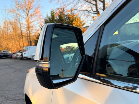 Used 2015 Cadillac Escalade ESV Luxury image 37