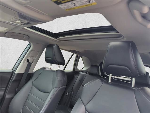 Used 2022 Toyota RAV4 XLE Premium AWD/4WD image 28