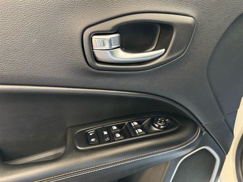 Used 2020 Jeep Compass Latitude w/ Popular Equipment Group AWD/4WD image 13