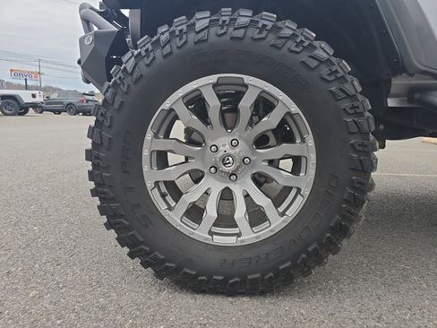 Used 2020 Jeep Gladiator Sport w/ Quick Order Package 24S image 12