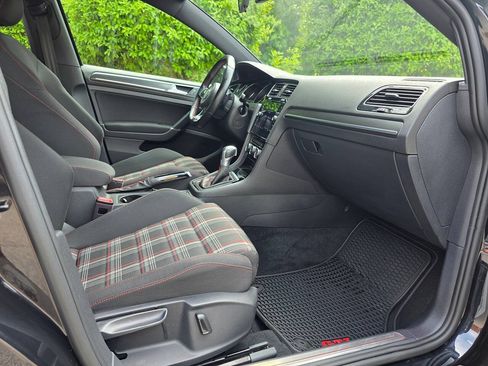 Used 2018 Volkswagen GTI SE FWD image 35