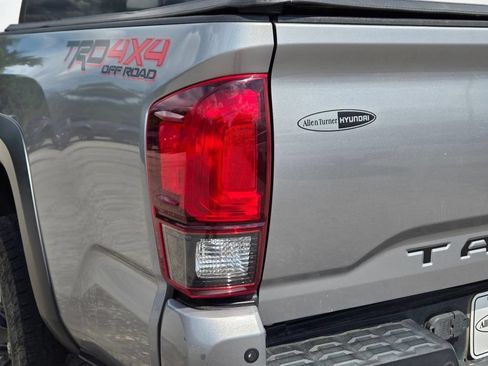 Used 2019 Toyota Tacoma TRD Off-Road AWD/4WD image 7