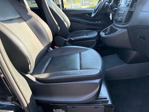 Used 2023 Mercedes-Benz Metris Passenger image 37