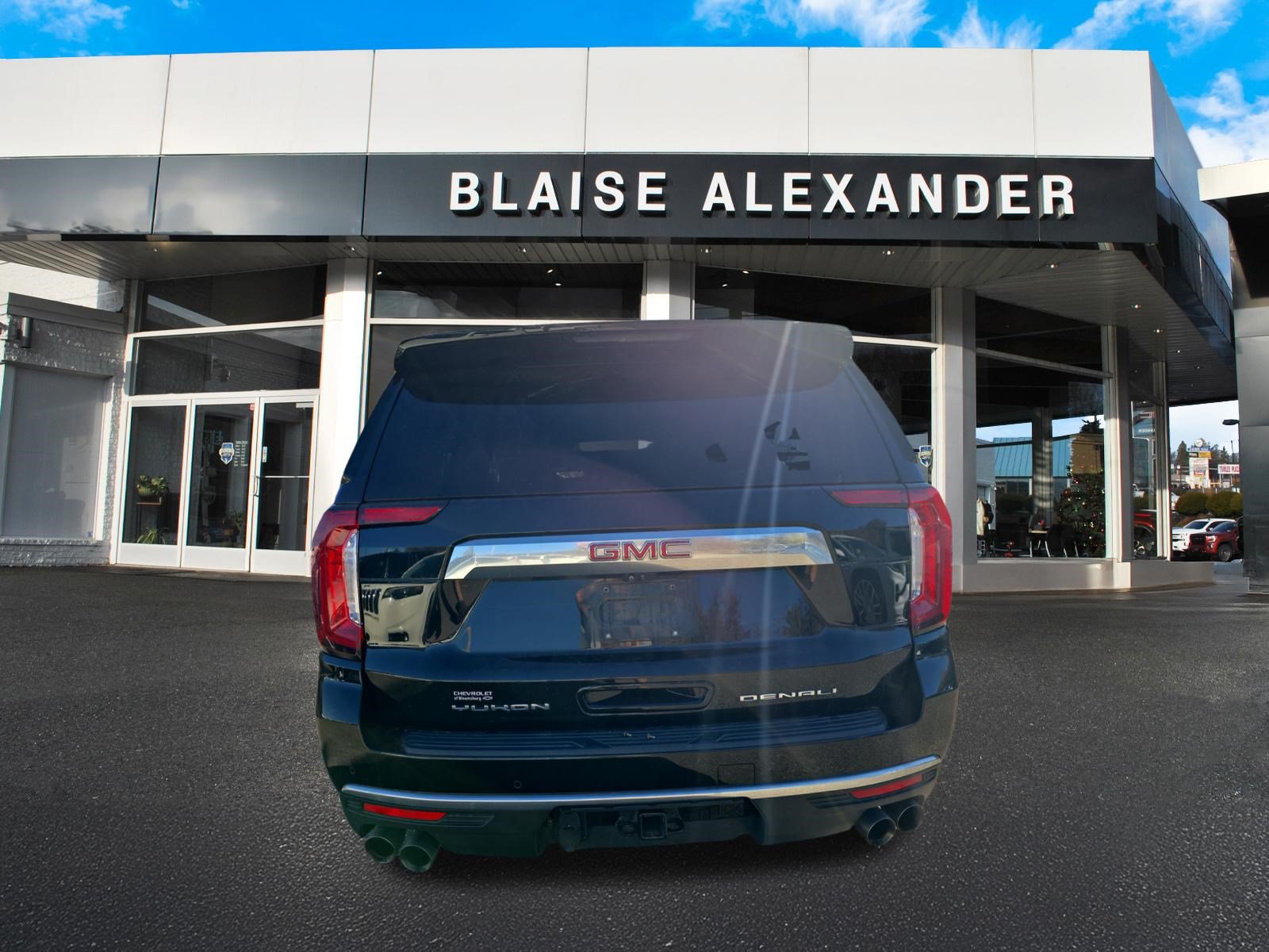 Used 2021 GMC Yukon XL Denali w/ Denali Premium Package AWD/4WD image 4