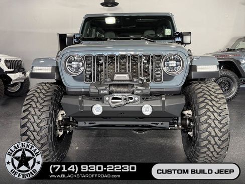 Used 2026 Jeep Wrangler Unlimited Rubicon AWD/4WD image 3