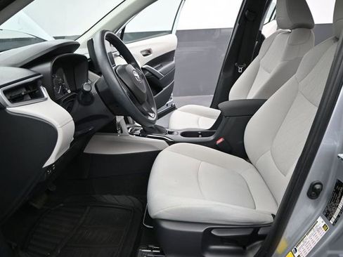 Used 2023 Toyota Corolla Cross L image 11