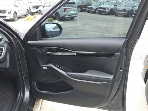 Certified 2023 Kia Seltos SX w/ SX Sunroof Package image 31