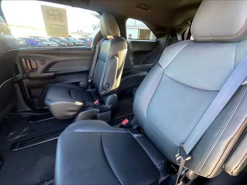 Used 2024 Toyota Sienna XLE Woodland Edition image 21