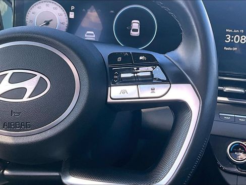 Used 2024 Hyundai Elantra Limited FWD image 17